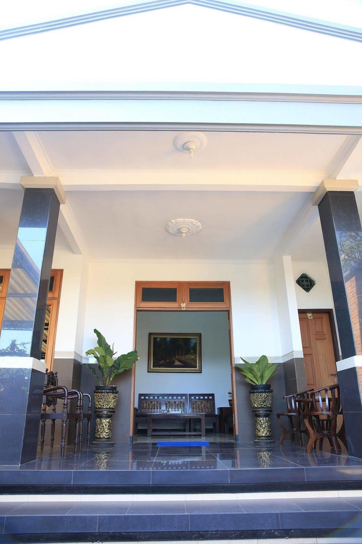 Puri Kusuma Guest House Selemadeg Exterior foto